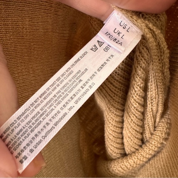 Free People FP Beach Malibu Knit Sweater Shorts
Tan Size Large - Picture 8 of 9